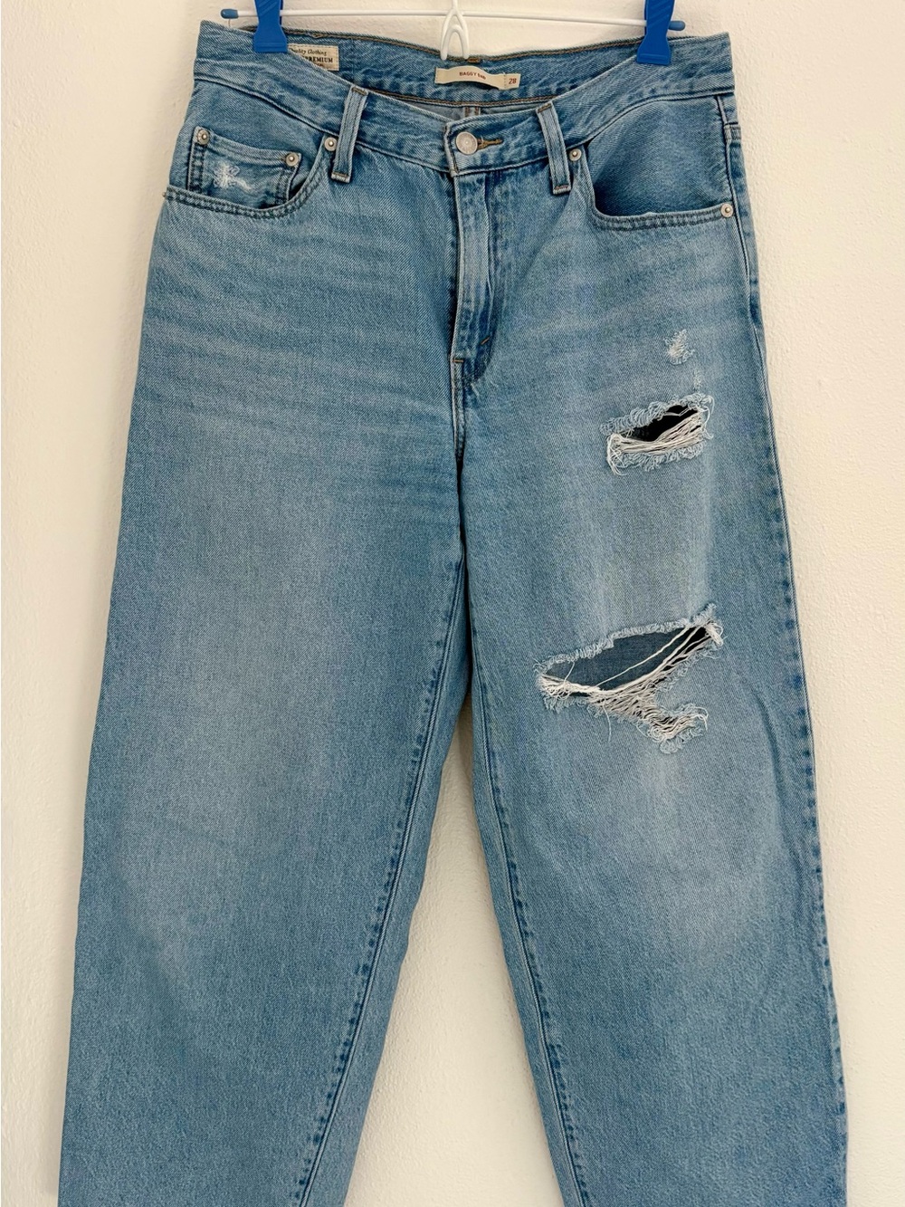 Levi’s Baggy Dad Distressed Cropped Jeans 28x28